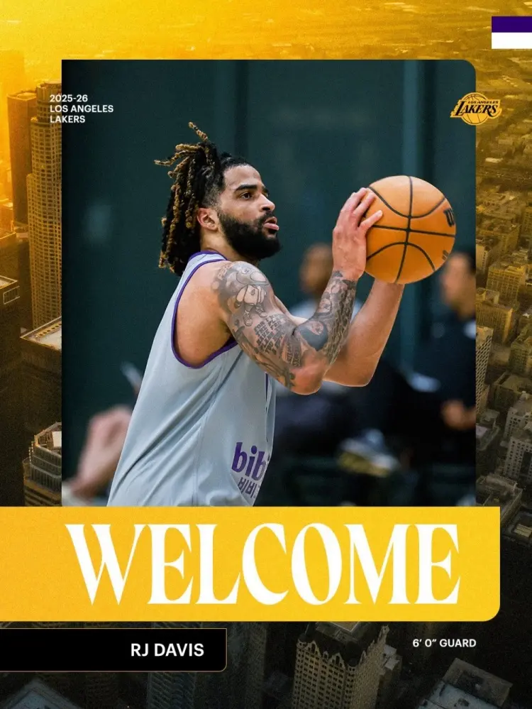 四笔签约官, 社交媒体 四笔签约官, 社交媒体