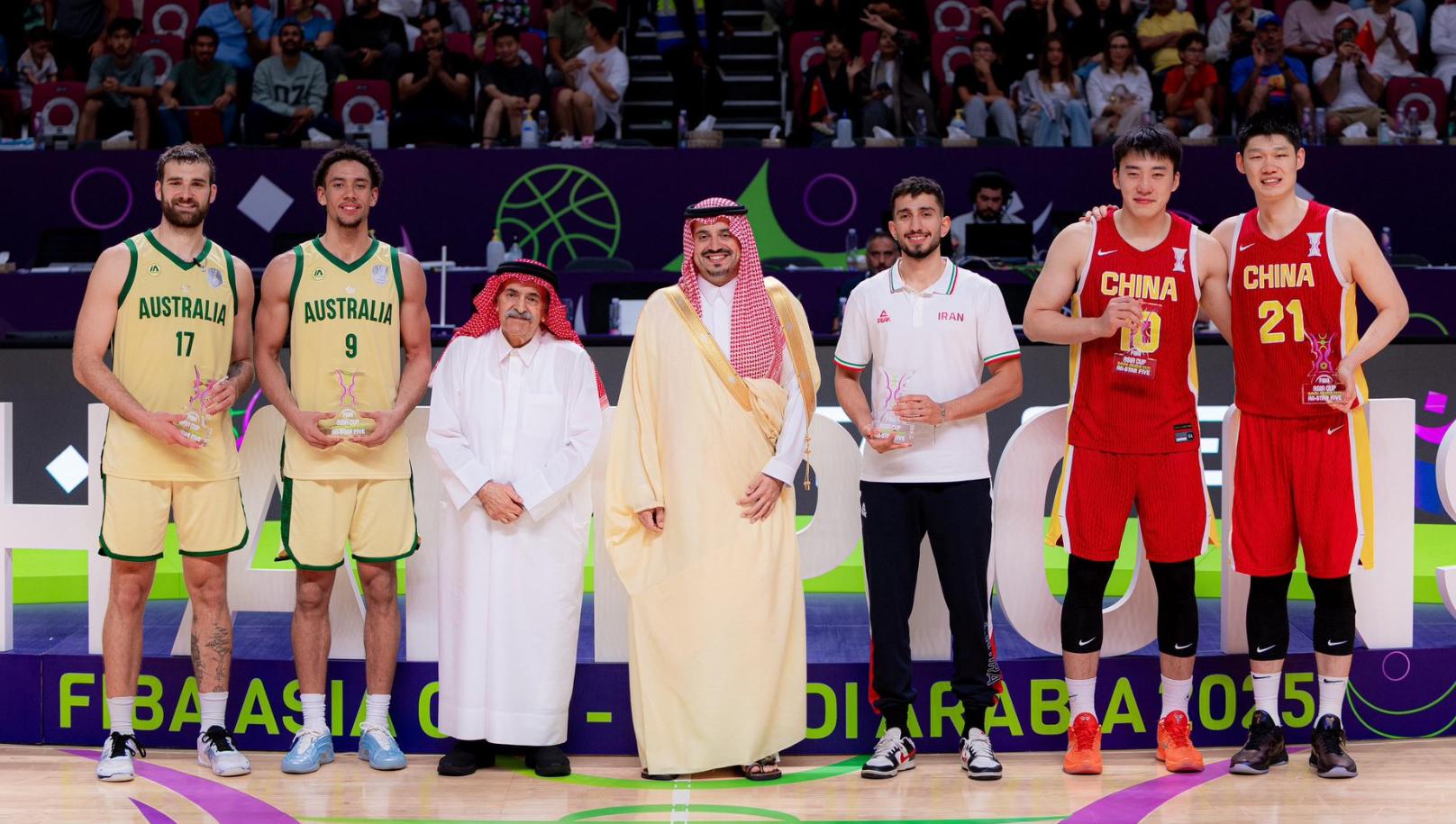 伊媒, 马诺洛普洛, 伊朗媒体 伊媒, 马诺洛普洛, 伊朗媒体