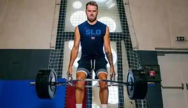 东契奇只是, 文尼亚出战, 还兼任队长 东契奇只是, 文尼亚出战, 还兼任队长