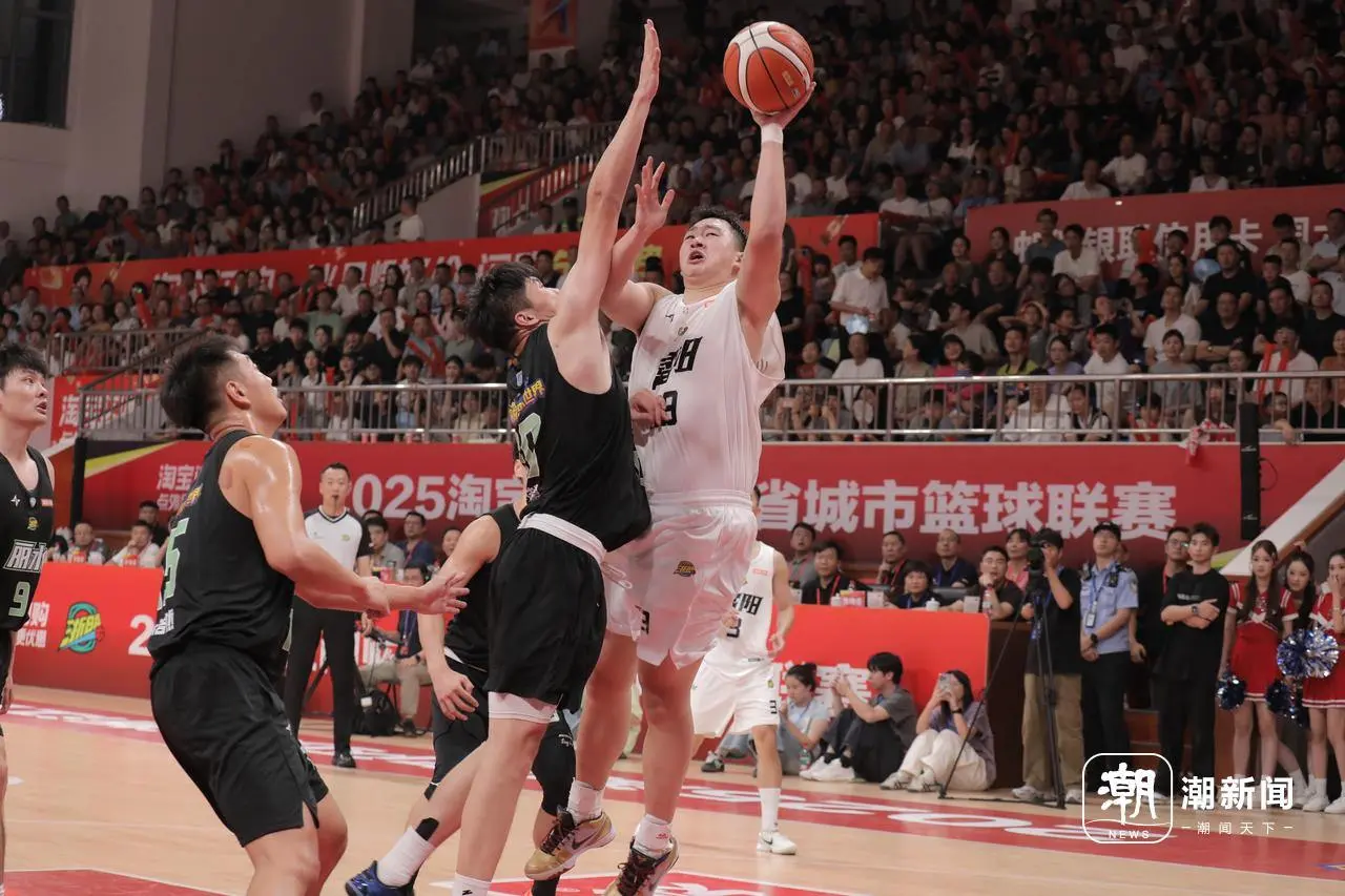 丽水队在拥, 富阳队利用, 身高占据优 丽水队在拥, 富阳队利用, 身高占据优