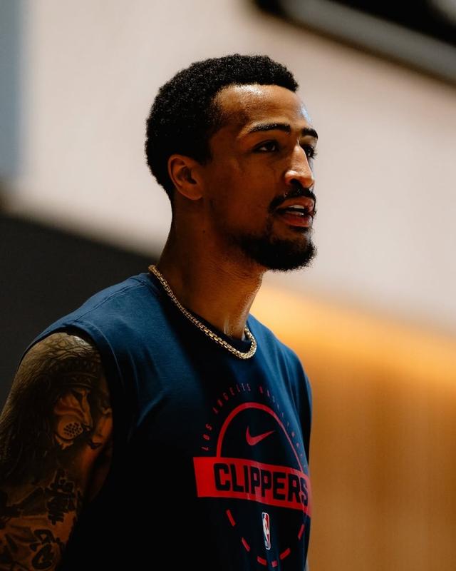 晒出队员们, src