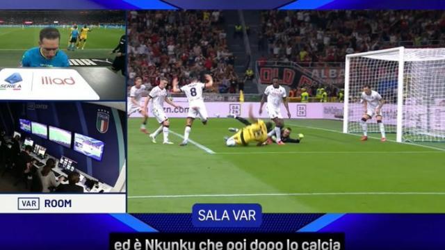 他的脚是着, 而吃到红牌, 再度点燃舆 他的脚是着, 而吃到红牌, 再度点燃舆