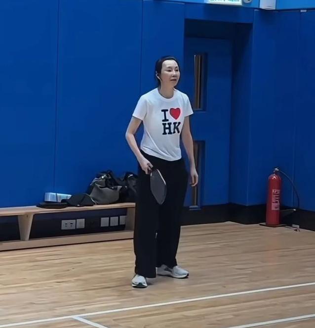 穿着简单的, 己活成高高 穿着简单的, 己活成高高