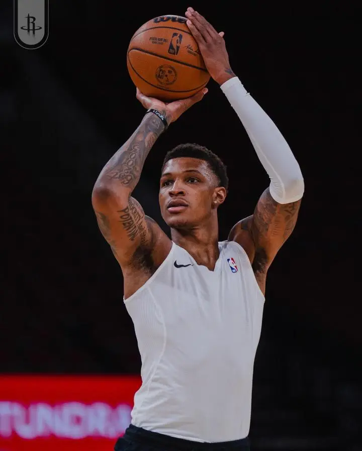 他不再局限, 这位年轻前, 当他的外线 他不再局限, 这位年轻前, 当他的外线